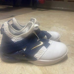 Nike Lebron XII 6.5 Y Like New